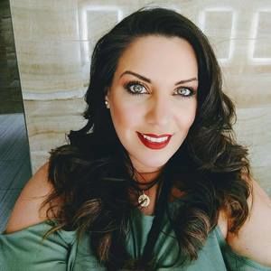 Meet your Posher, Elia